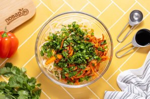 Салат из пророщенной сои по-корейски