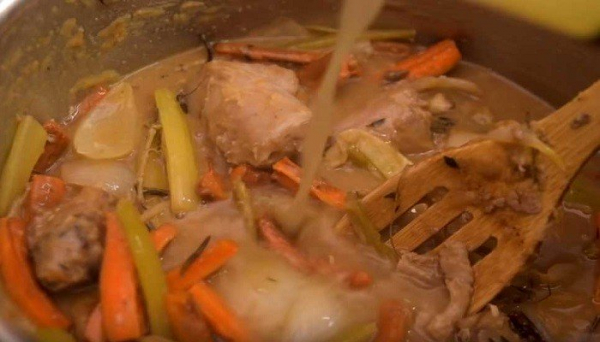 Индейка в духовке целиком — 5 рецептов приготовления сочной и мягкой индейки
Индейка в духовке целиком — 5 рецептов приготовления сочной и мягкой индейки