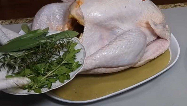 Индейка в духовке целиком — 5 рецептов приготовления сочной и мягкой индейки
Индейка в духовке целиком — 5 рецептов приготовления сочной и мягкой индейки