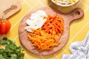 Салат из пророщенной сои по-корейски