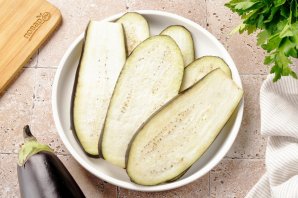 Рулет из баклажанов с сыром и корейской морковью Рулет из баклажанов с сыром и корейской морковью