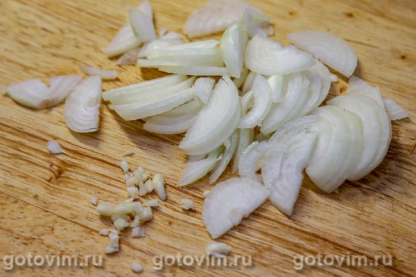 Камбала, жаренная на сковороде с луком