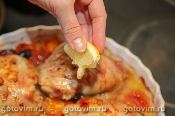 Куриные бедра, запеченные с беконом, помидорами и сыром моцарелла Куриные бедра, запеченные с беконом, помидорами и сыром моцарелла