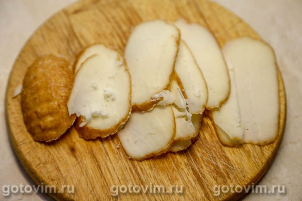 Блинные рулеты с беконом, копченым сыром и солеными огурцами Блинные рулеты с беконом, копченым сыром и солеными огурцами