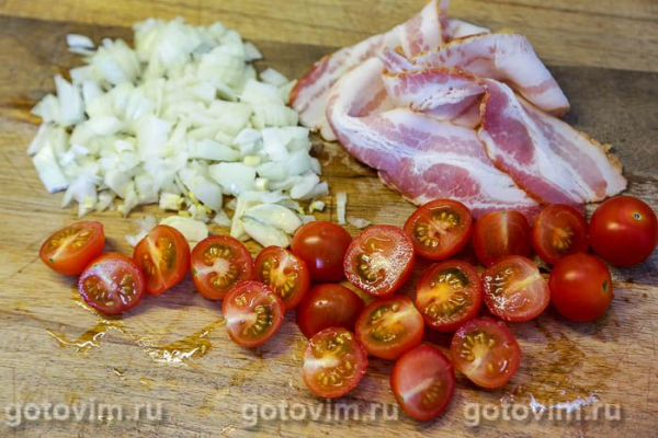 Куриные бедра, запеченные с беконом, помидорами и сыром моцарелла Куриные бедра, запеченные с беконом, помидорами и сыром моцарелла