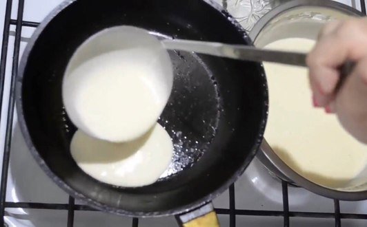 Блины на кефире тонкие с дырочками, рецепты самых вкусных блинов
Блины на кефире тонкие с дырочками, рецепты самых вкусных блинов