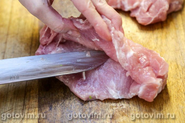 Мясные кармашки из свинины с моцареллой и помидорами