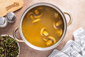 Суп с фунчозой и шампиньонами