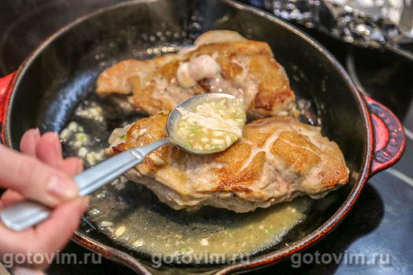 Мясные кармашки из свинины с моцареллой и помидорами