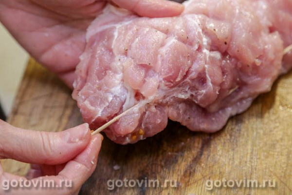 Мясные кармашки из свинины с моцареллой и помидорами