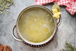 Уха из рыбных голов Уха из рыбных голов