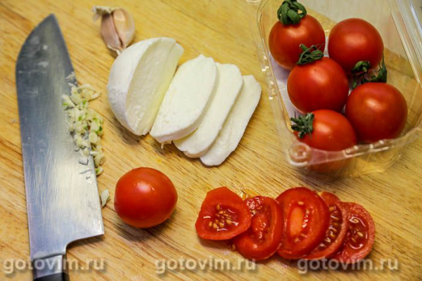 Мясные кармашки из свинины с моцареллой и помидорами