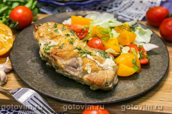 Мясные кармашки из свинины с моцареллой и помидорами