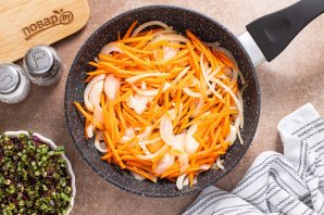 Суп с фунчозой и шампиньонами