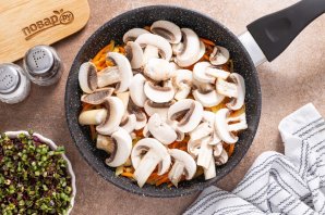 Суп с фунчозой и шампиньонами