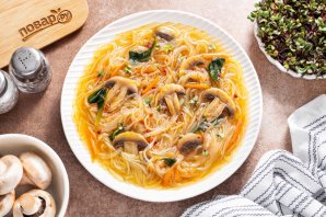 Суп с фунчозой и шампиньонами