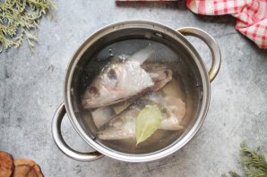 Уха из рыбных голов Уха из рыбных голов