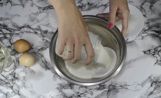 Блины на кефире тонкие с дырочками, рецепты самых вкусных блинов
Блины на кефире тонкие с дырочками, рецепты самых вкусных блинов