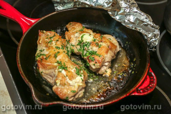 Мясные кармашки из свинины с моцареллой и помидорами