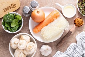 Суп с фунчозой и шампиньонами