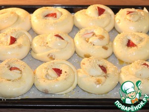 Сладкие пасхальные крученки с изюмом Сладкие пасхальные крученки с изюмом