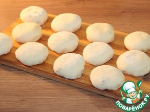 Сладкие пасхальные крученки с изюмом Сладкие пасхальные крученки с изюмом