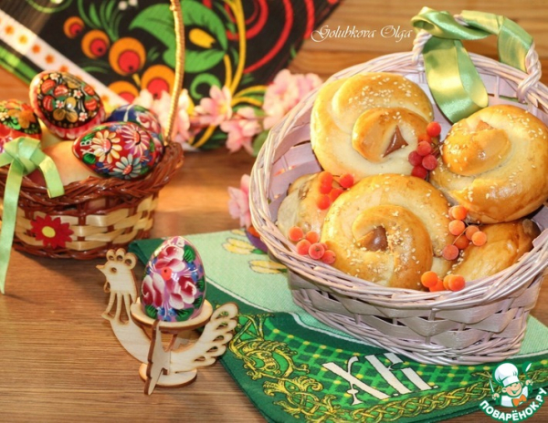 Сладкие пасхальные крученки с изюмом Сладкие пасхальные крученки с изюмом