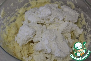 Творожная пасха с клубничным соусом