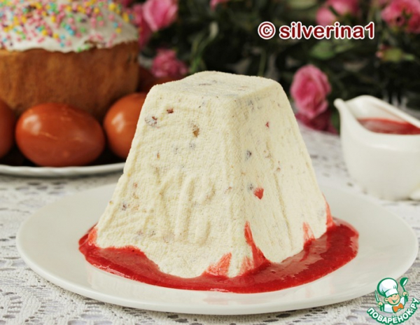 Творожная пасха с клубничным соусом
