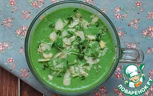 Шпинатный смузи с бананом и кефиром