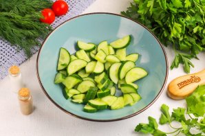 Салат из колбасного сыра