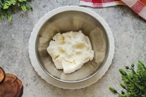 Творог с чесноком