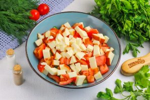 Салат из колбасного сыра