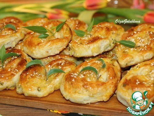 Слоеные пирожки с луком и картошкой Слоеные пирожки с луком и картошкой