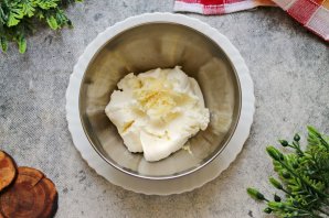 Творог с чесноком