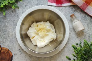 Творог с чесноком