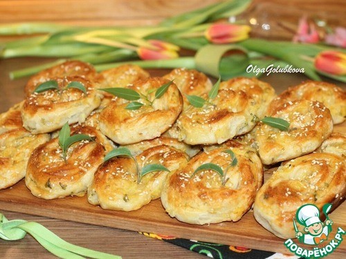 Слоеные пирожки с луком и картошкой Слоеные пирожки с луком и картошкой