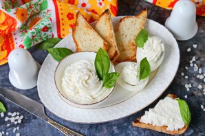 Творог с чесноком