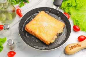 Тосты с ветчиной и сыром Тосты с ветчиной и сыром