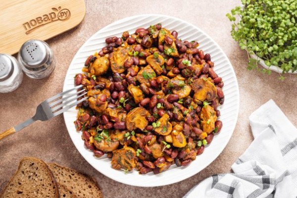 Красная фасоль с грибами