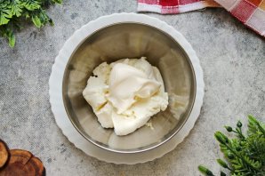 Творог с чесноком