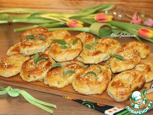 Слоеные пирожки с луком и картошкой Слоеные пирожки с луком и картошкой