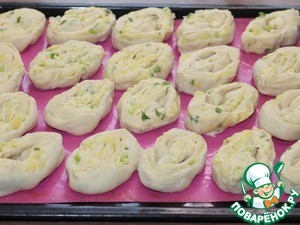 Слоеные пирожки с луком и картошкой Слоеные пирожки с луком и картошкой