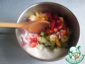 Джем из ревеня, клубники и изюма