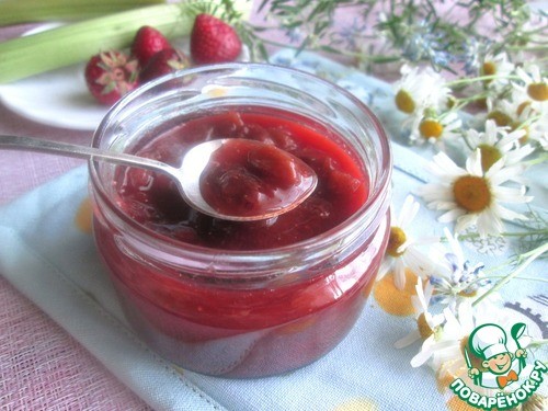 Джем из ревеня, клубники и изюма