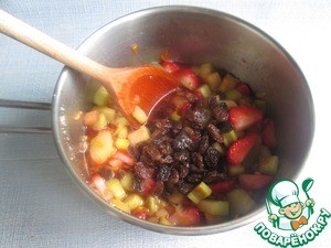 Джем из ревеня, клубники и изюма