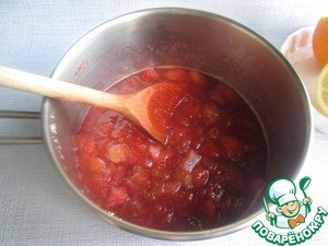 Джем из ревеня, клубники и изюма