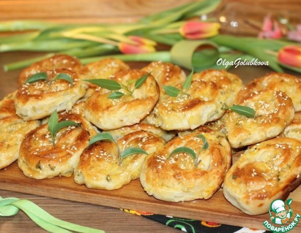 Слоеные пирожки с луком и картошкой Слоеные пирожки с луком и картошкой