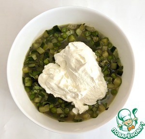 Холодный суп из цуккини и горошка