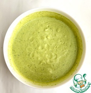 Холодный суп из цуккини и горошка